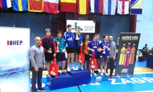 Roko Meter na pobjedničkom postolju u ekipnoj konkurenciji