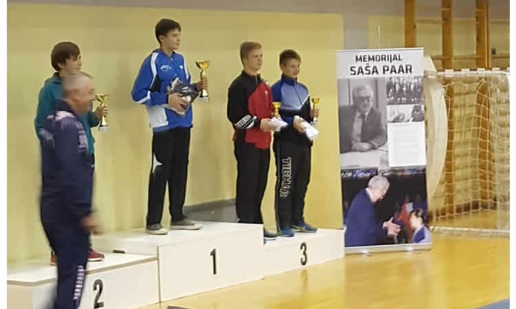Roko Meter s pobjedničkim peharom