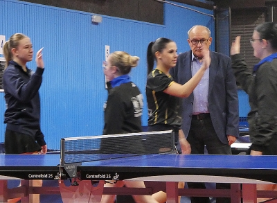 Trener Darko Arapović i igračice Victoria Pustaj, Sara Tokić i Marta Vukelić.